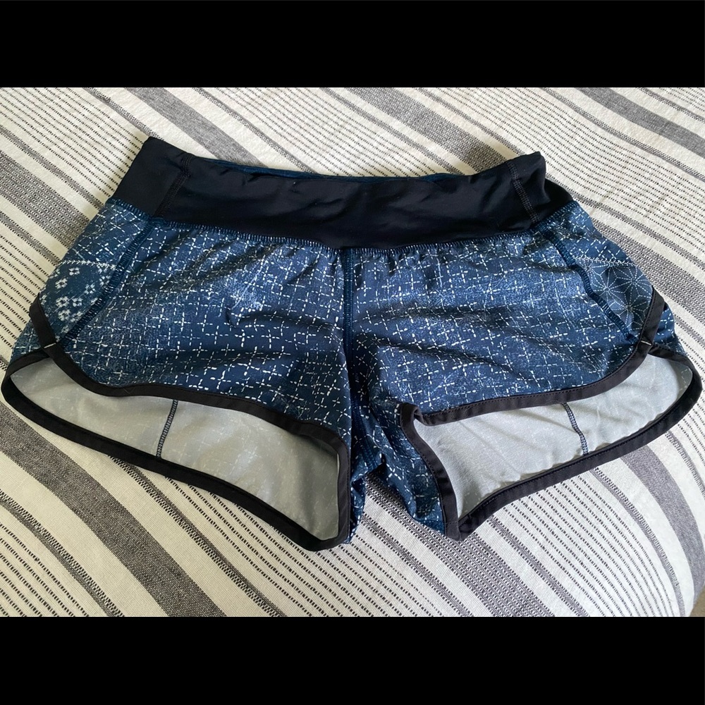 Size 2 Lululemon Speed Shorts 4 way stretch